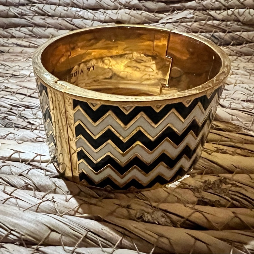 KATE SPADE  "La Vida Loca" Chevron Ziggurat Bracelet  Gold & White/Black
